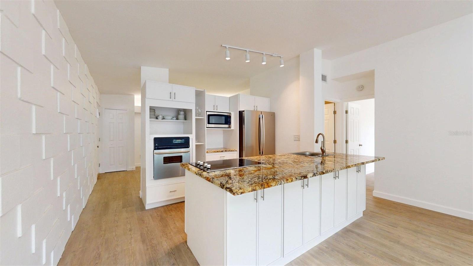 Image 3 of 53 For 1431 Island Drive S