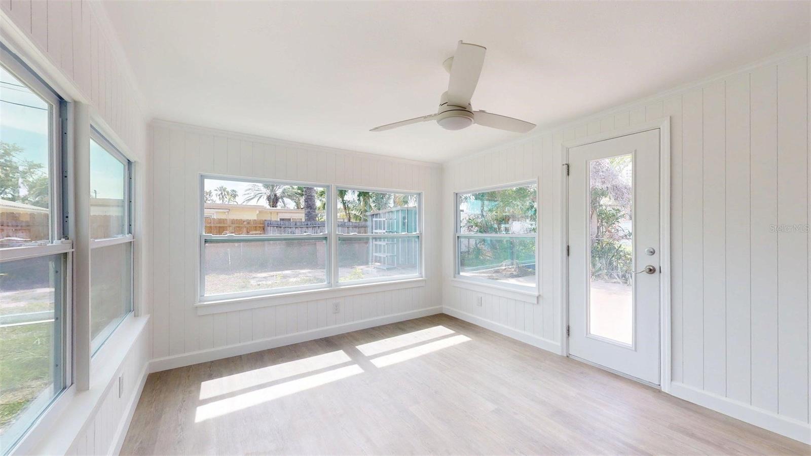Image 4 of 53 For 1431 Island Drive S