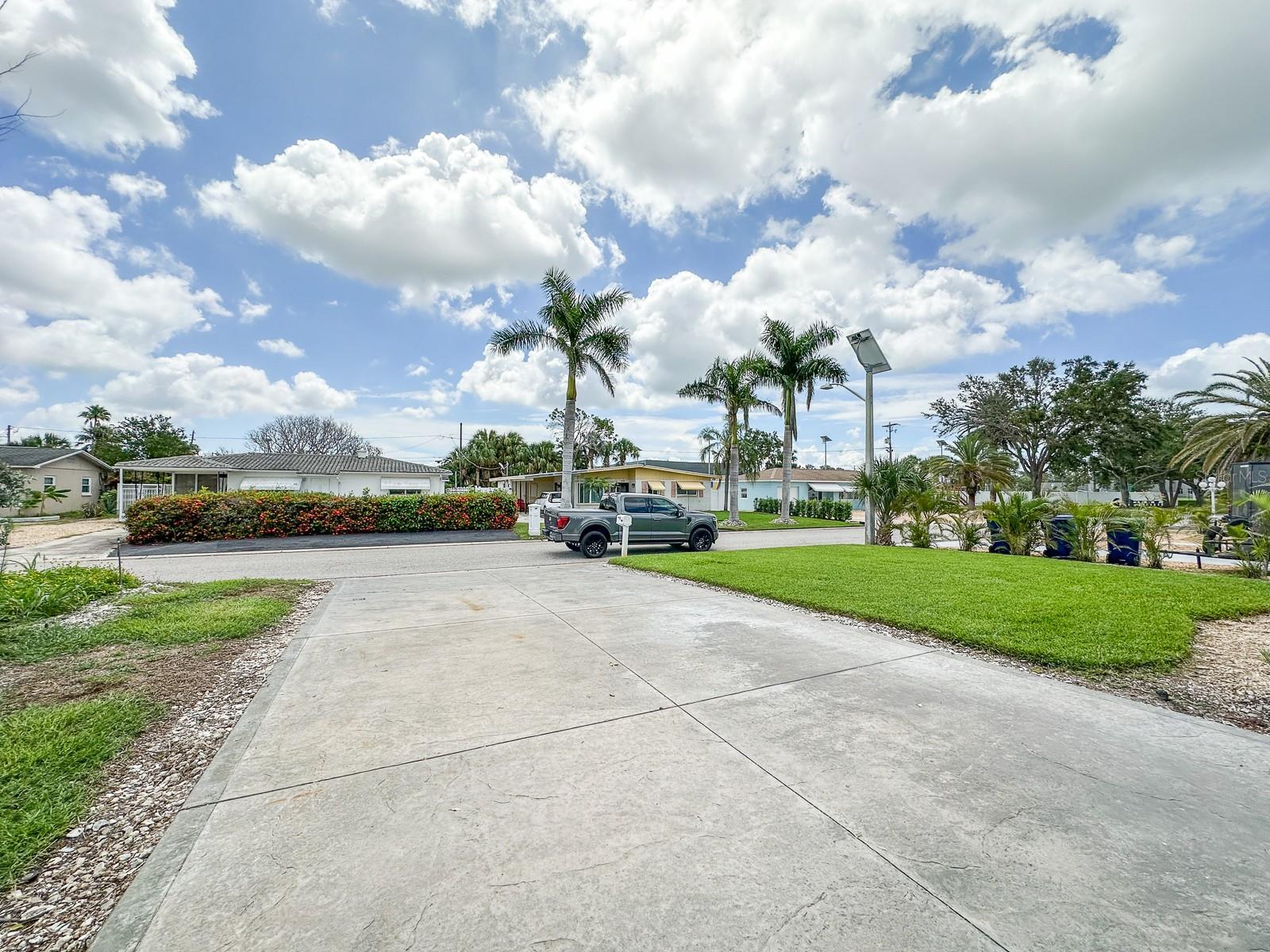 Image 42 of 53 For 1431 Island Drive S