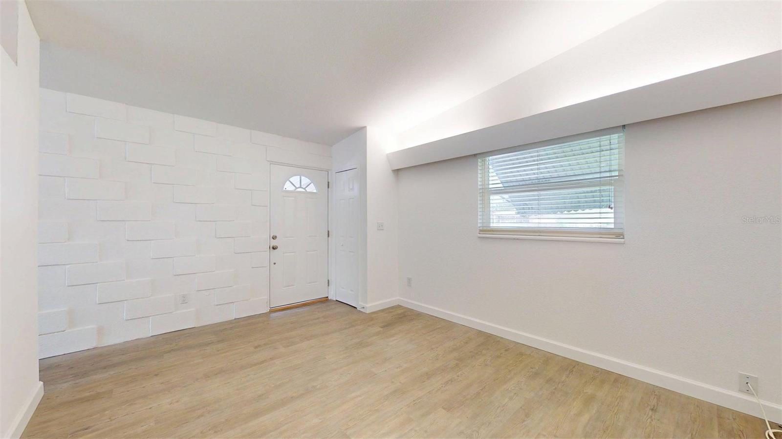 Image 9 of 53 For 1431 Island Drive S