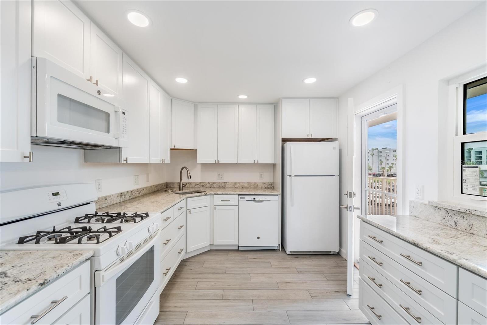 Image 11 of 30 For 1847 Shore Drive S 301