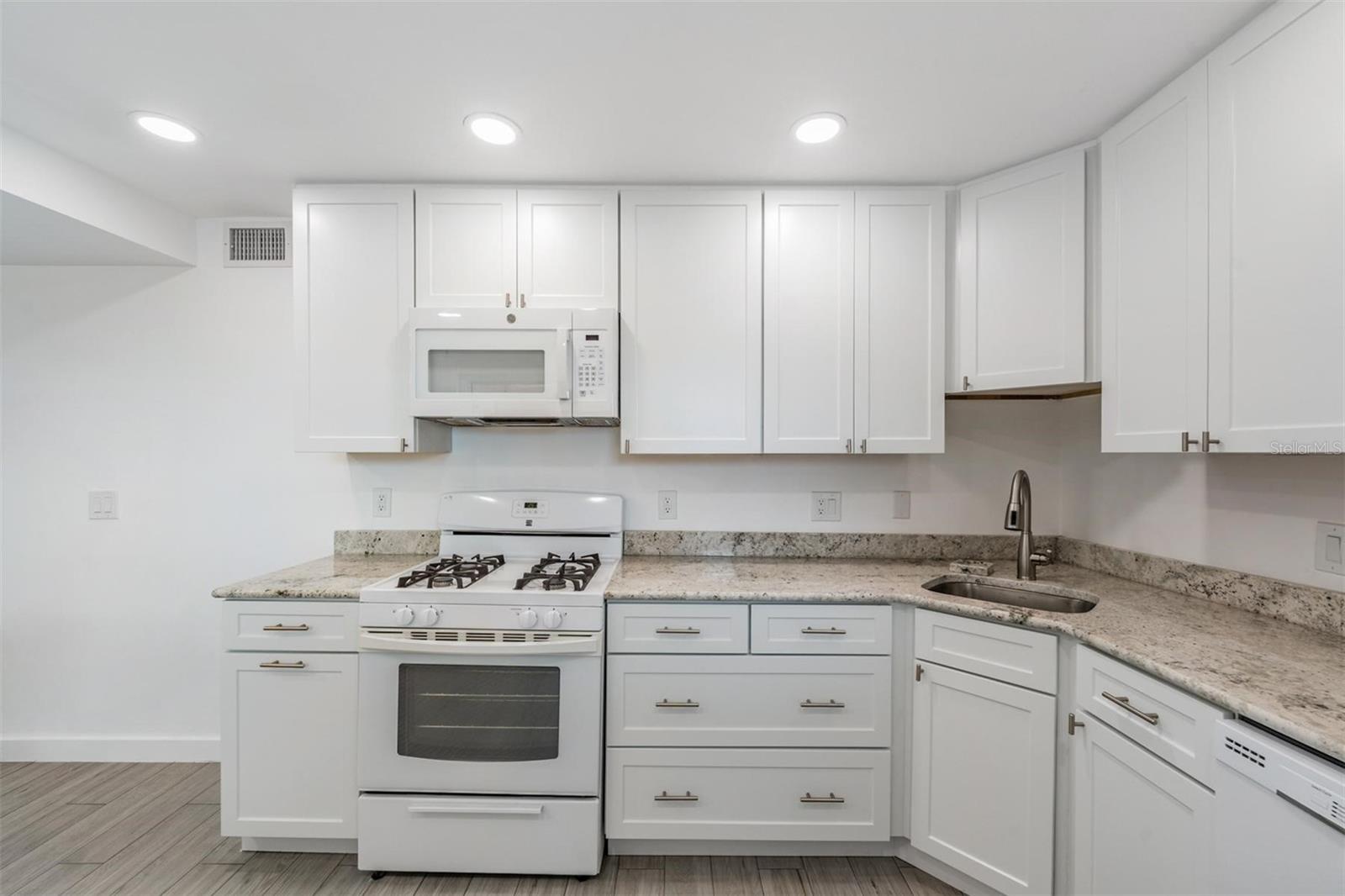 Image 13 of 30 For 1847 Shore Drive S 301
