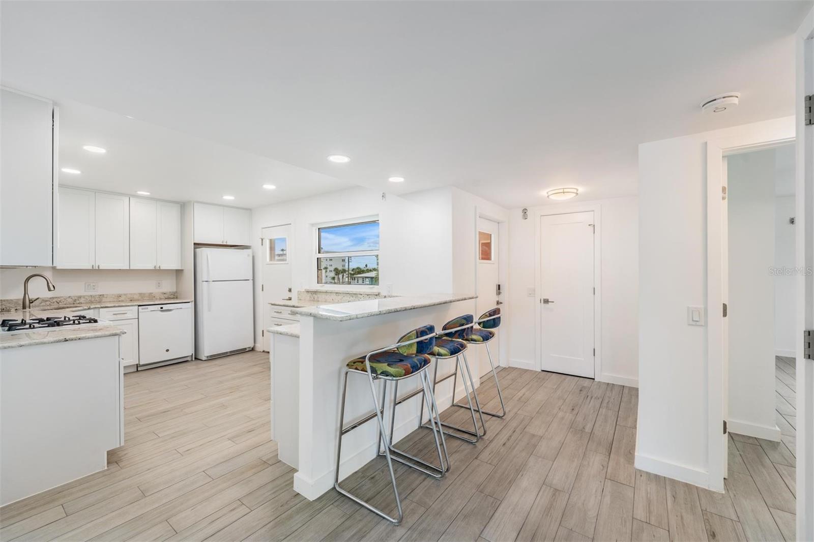 Image 14 of 30 For 1847 Shore Drive S 301