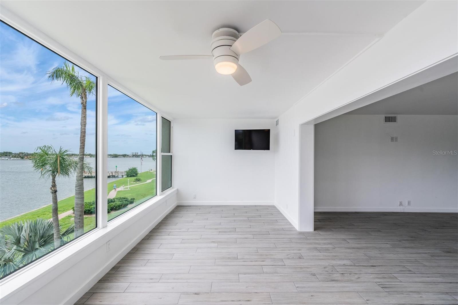 Image 4 of 30 For 1847 Shore Drive S 301