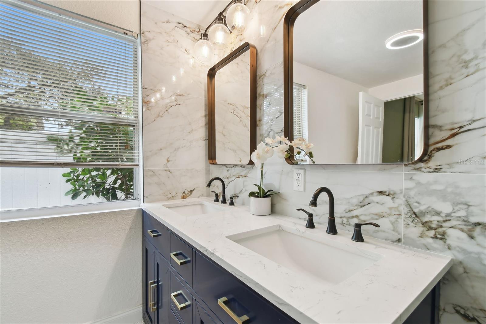 Image 37 of 50 For 2126 7th Avenue N