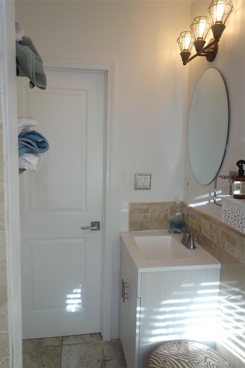 Image 21 of 27 For 903 6th Avenue