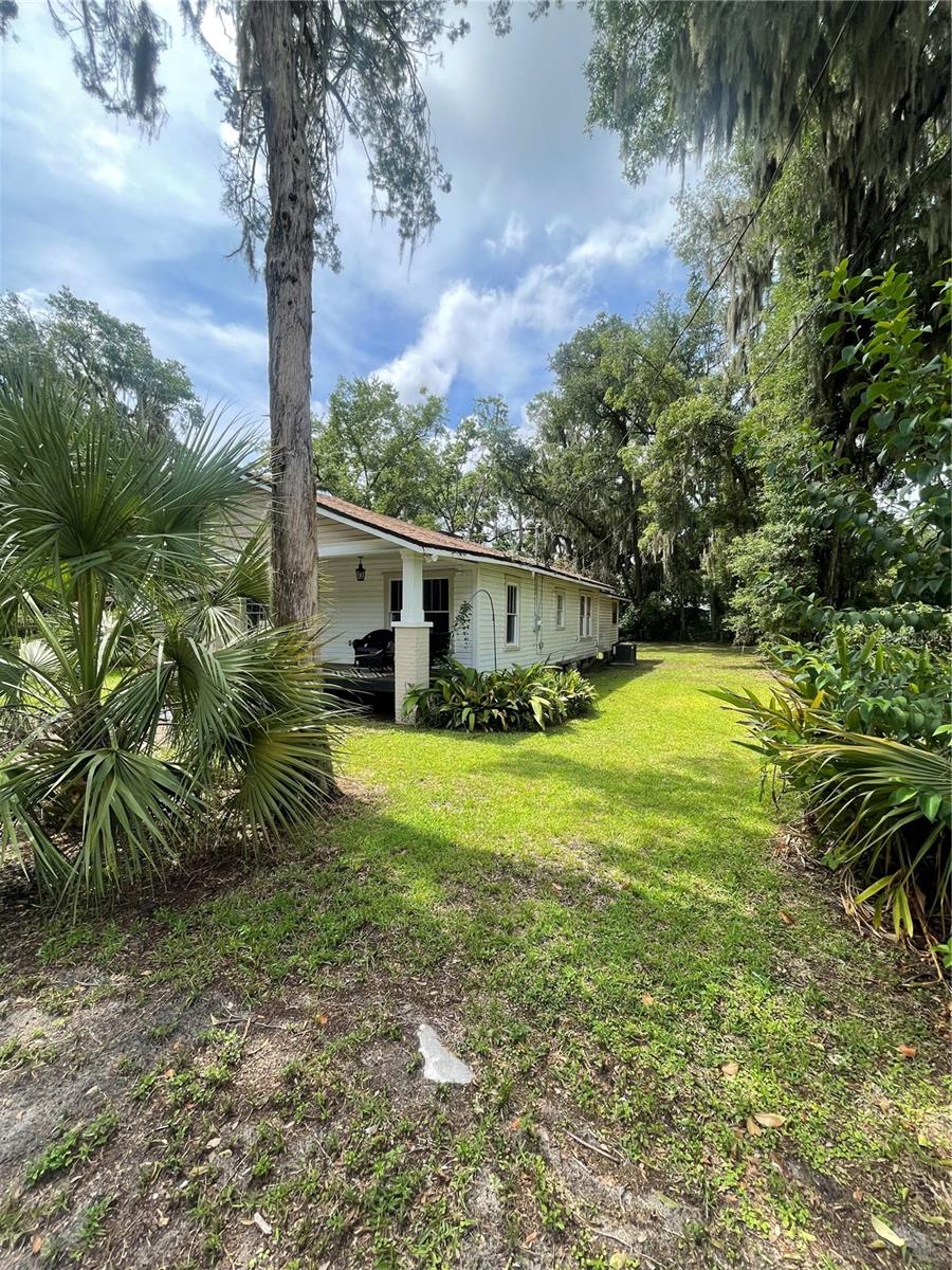 Image 5 of 27 For 903 6th Avenue