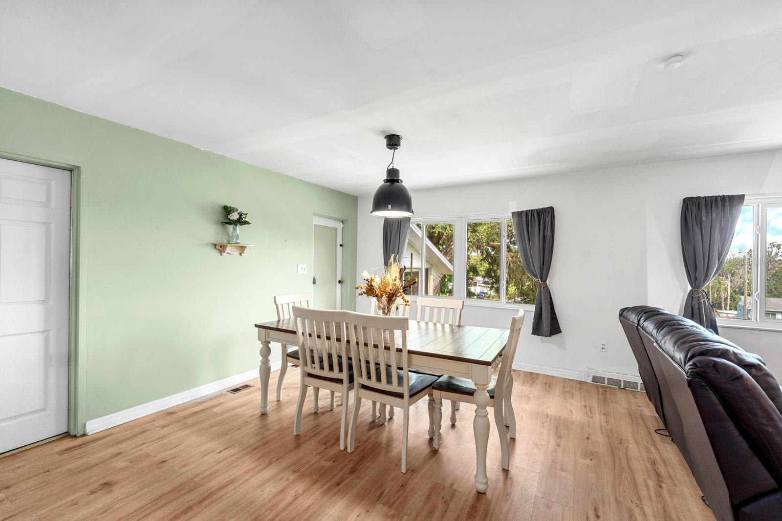 Image 10 of 29 For 10831 Highview Drive