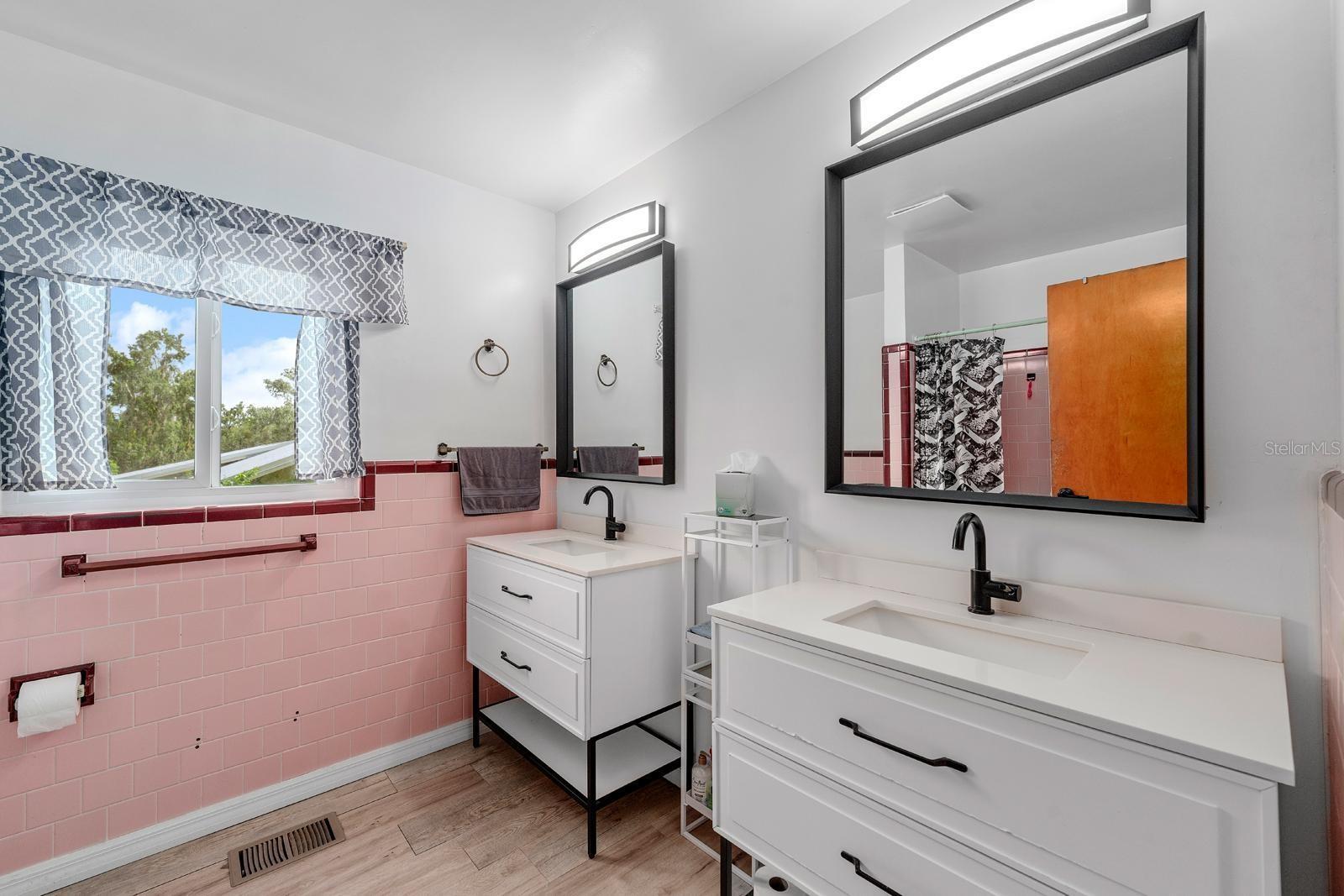 Image 16 of 29 For 10831 Highview Drive