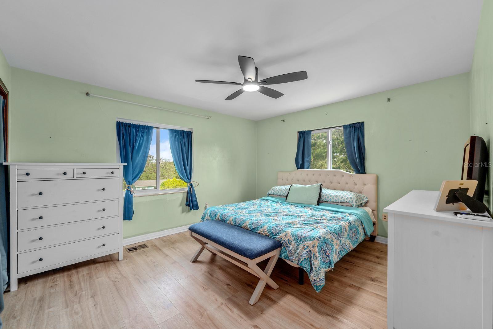 Image 18 of 29 For 10831 Highview Drive