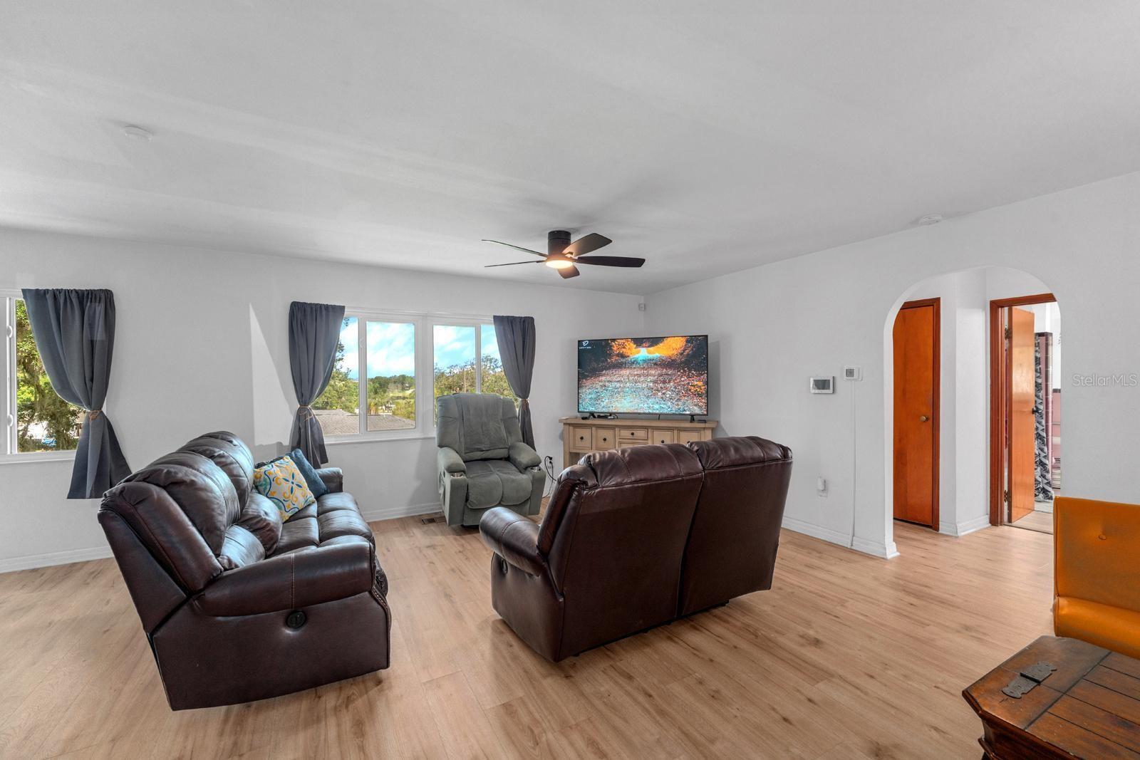 Image 8 of 29 For 10831 Highview Drive