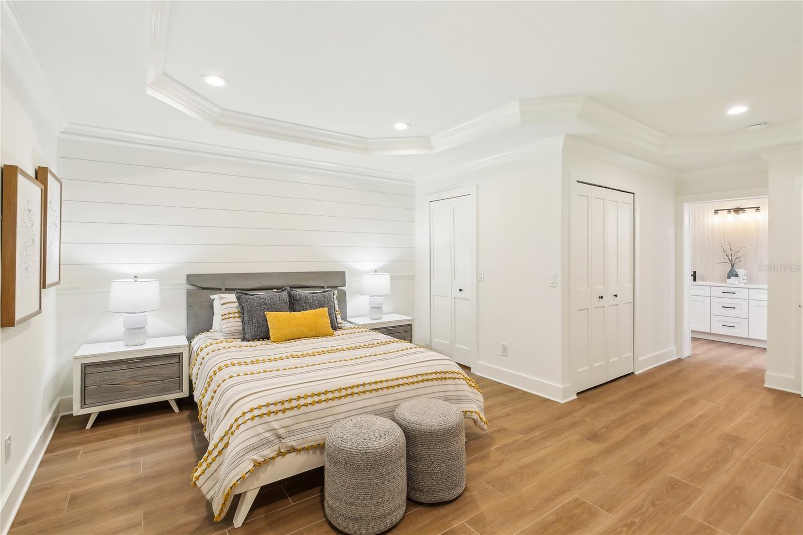 Image 4 of 11 For 1908 Sutherland Drive W