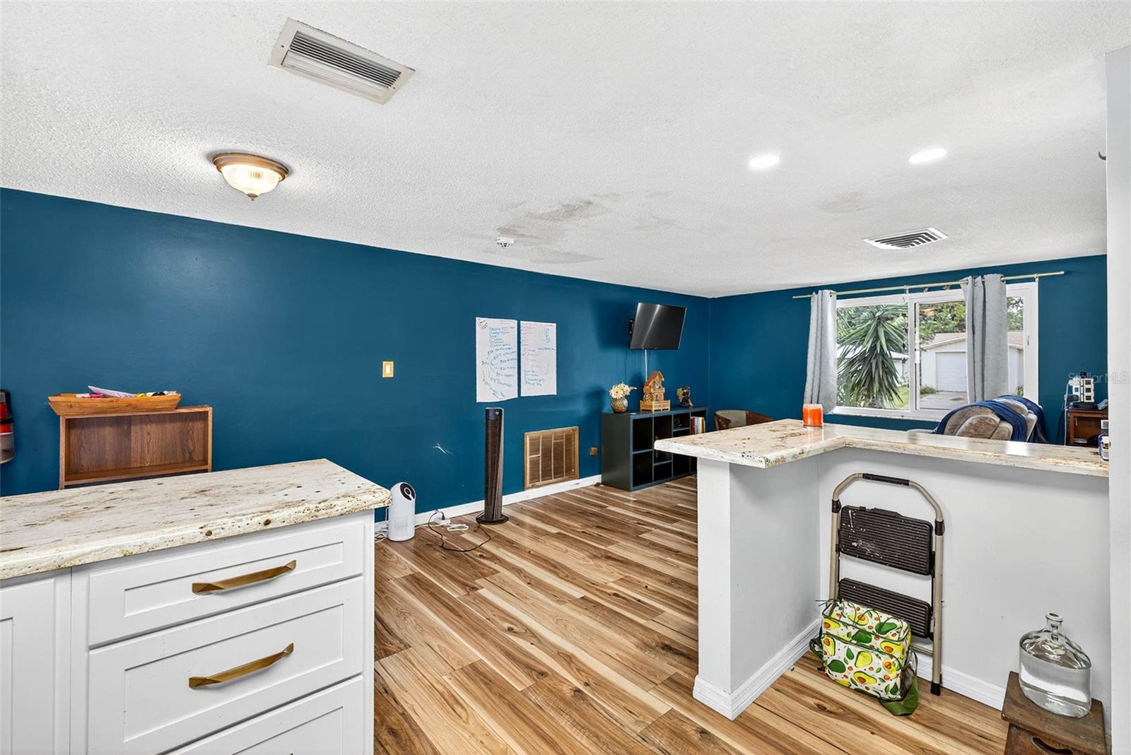 Image 16 of 34 For 7814 Burnham Drive