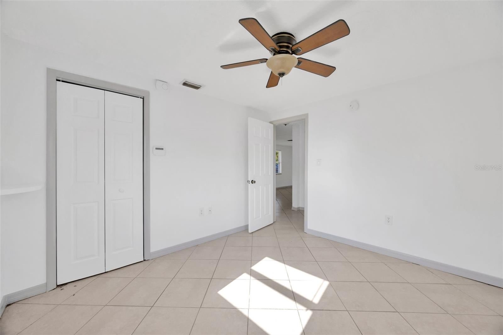 Listing photo id 12 for 3245 Salisbury Drive