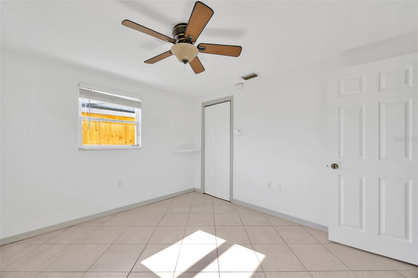 Listing photo id 13 for 3245 Salisbury Drive