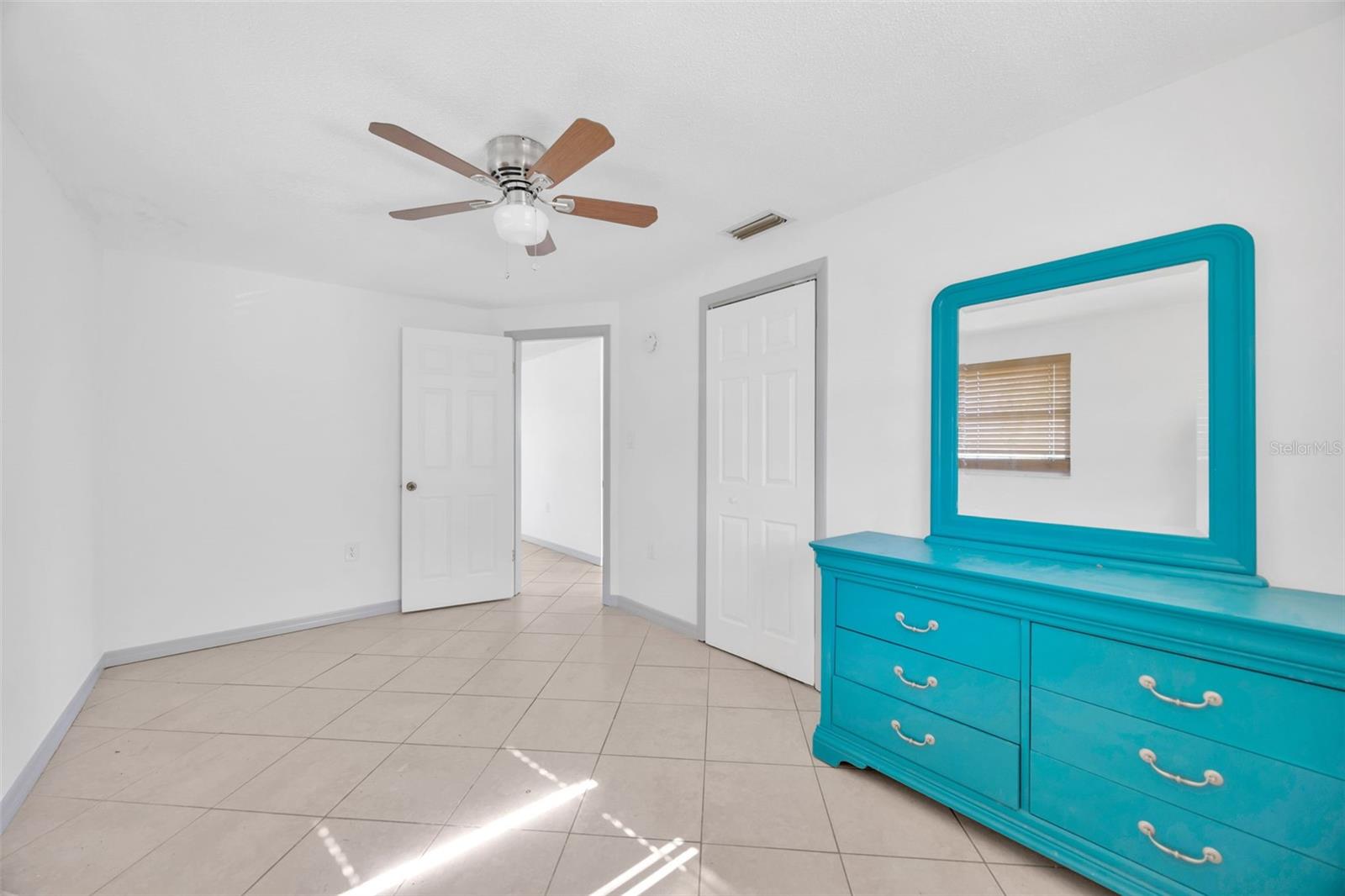 Listing photo id 16 for 3245 Salisbury Drive