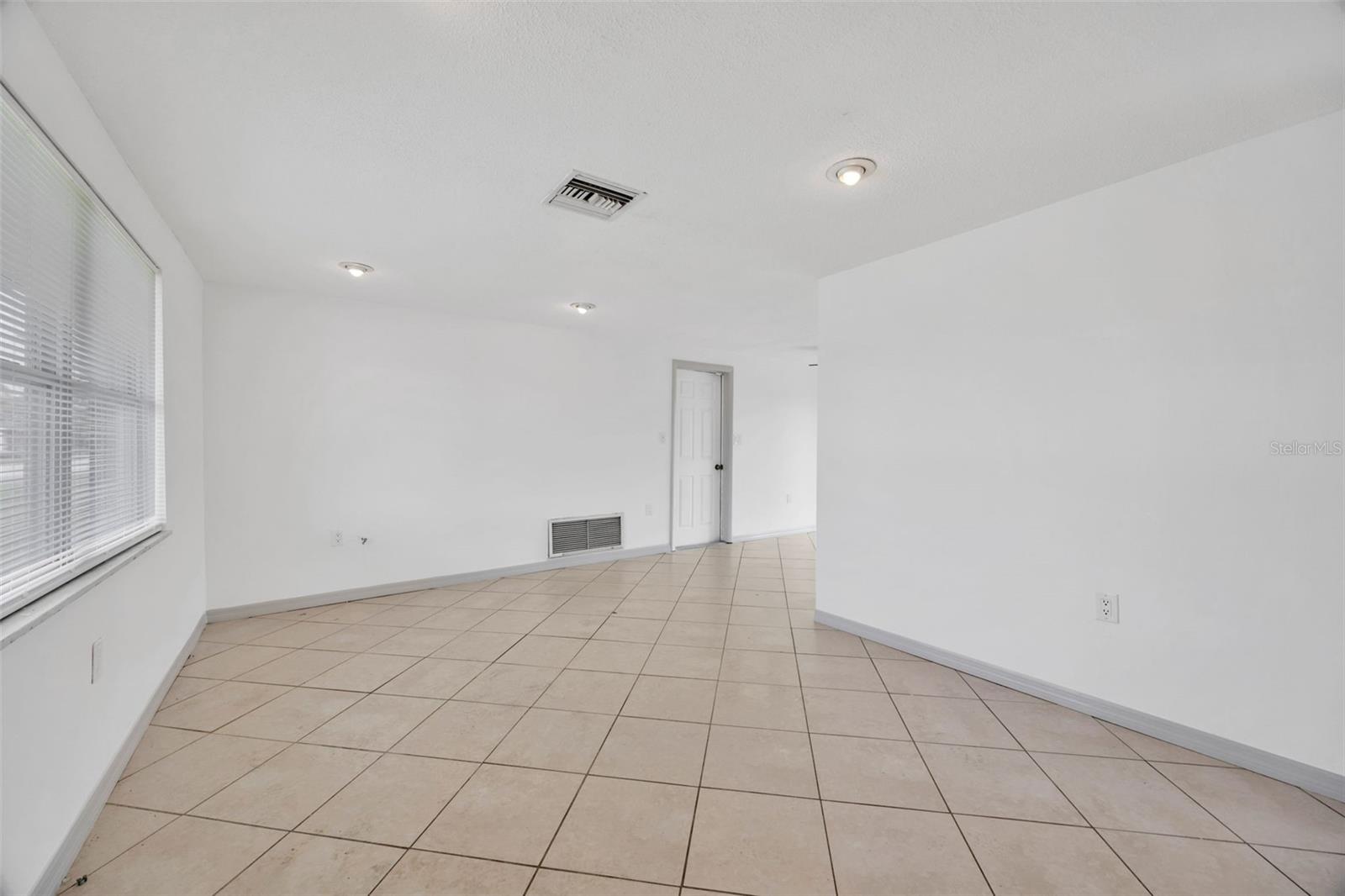 Listing photo id 17 for 3245 Salisbury Drive