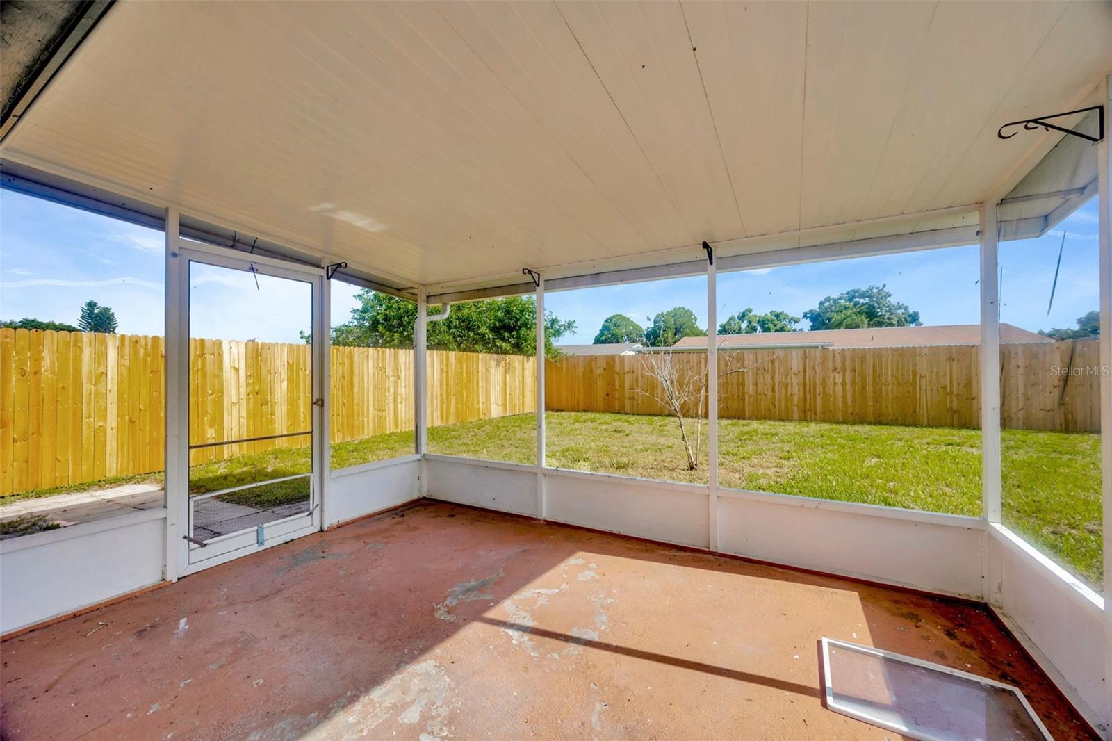 Listing photo id 18 for 3245 Salisbury Drive
