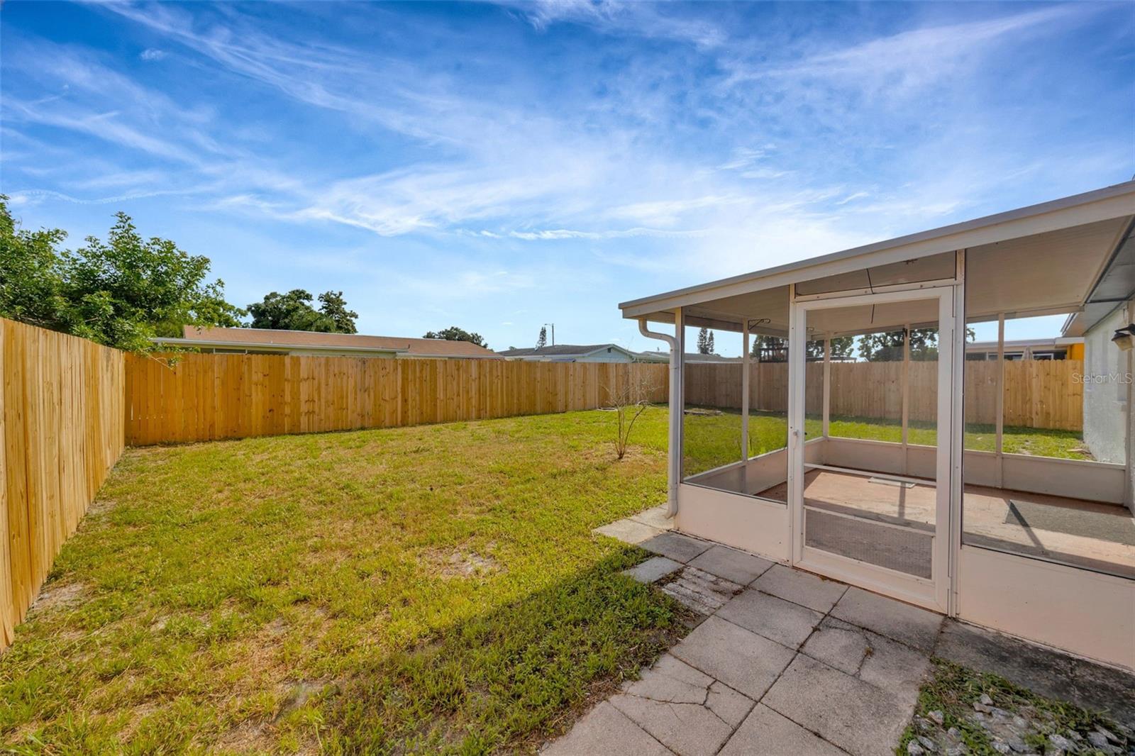 Listing photo id 22 for 3245 Salisbury Drive
