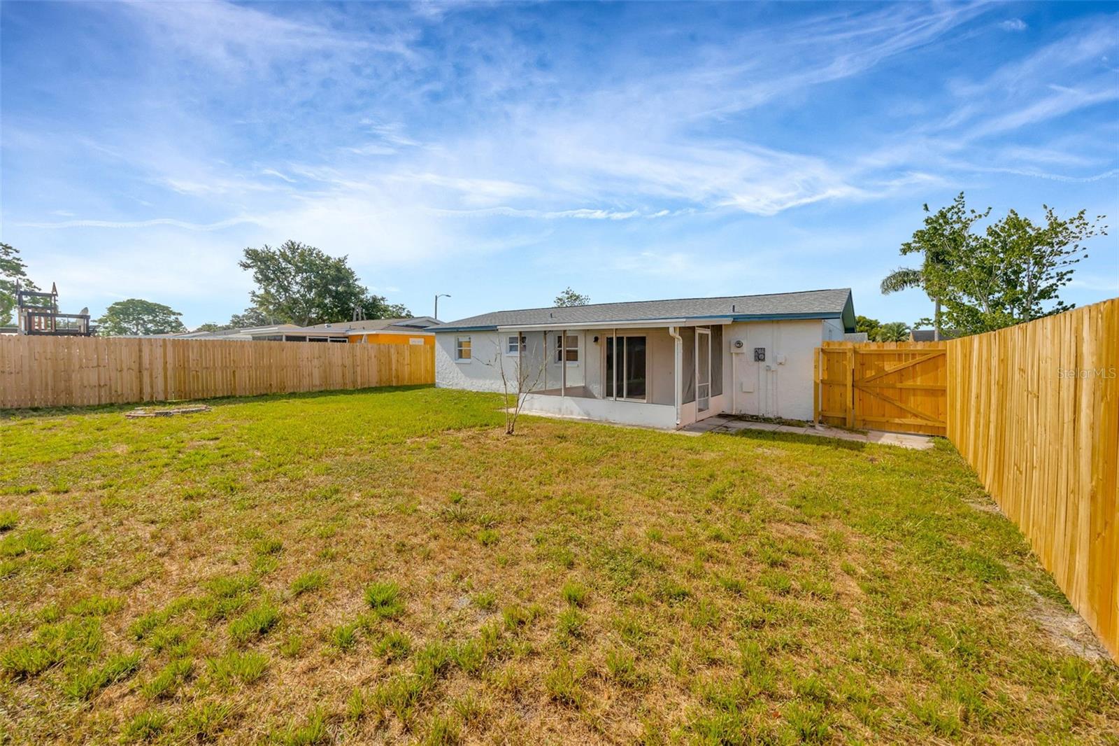 Listing photo id 23 for 3245 Salisbury Drive