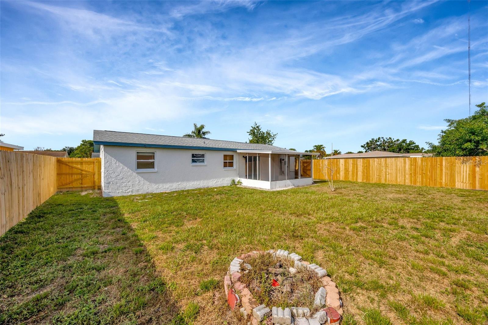 Listing photo id 25 for 3245 Salisbury Drive