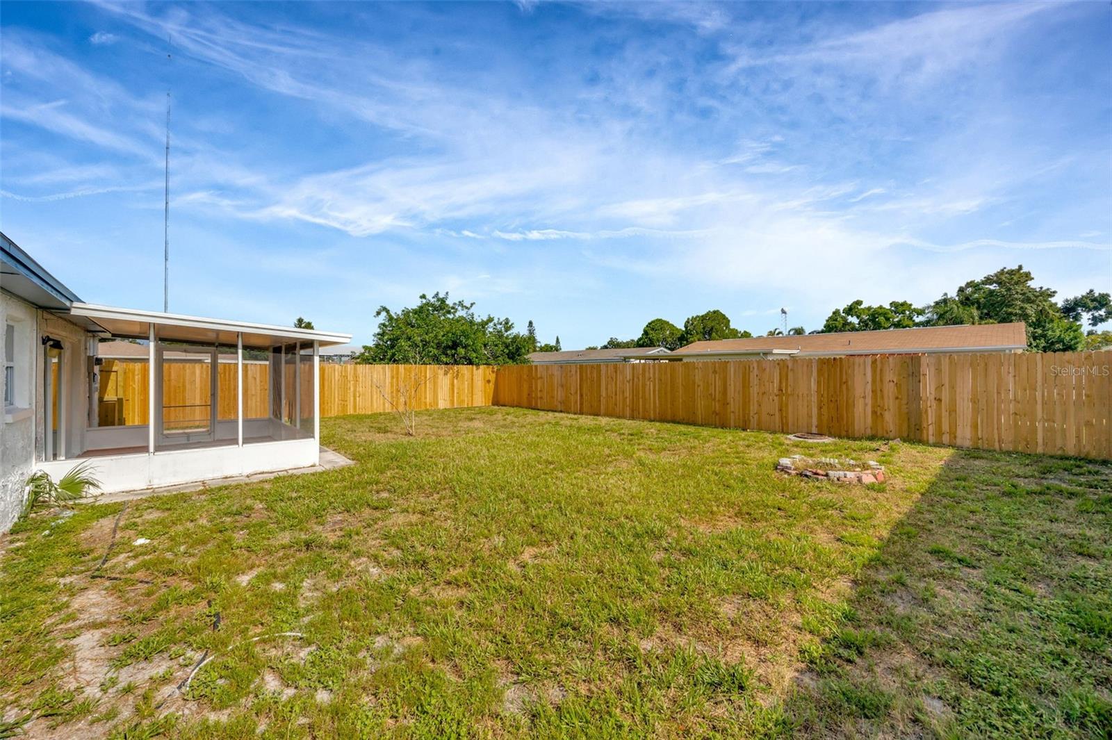 Listing photo id 26 for 3245 Salisbury Drive