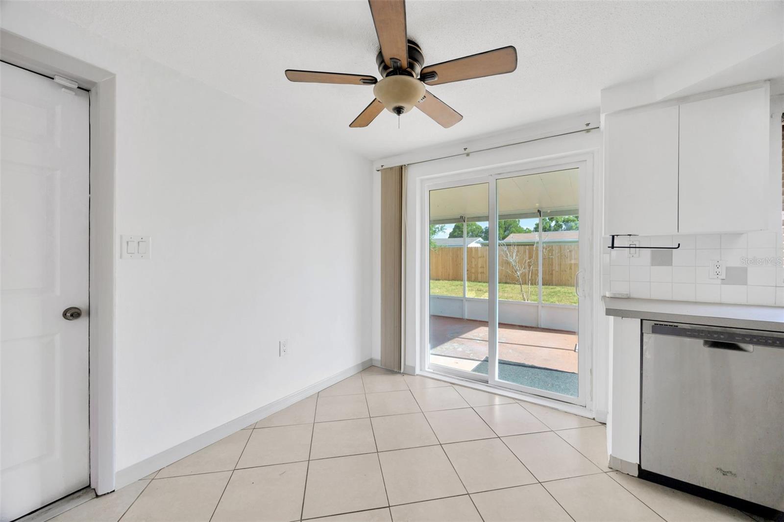 Listing photo id 3 for 3245 Salisbury Drive