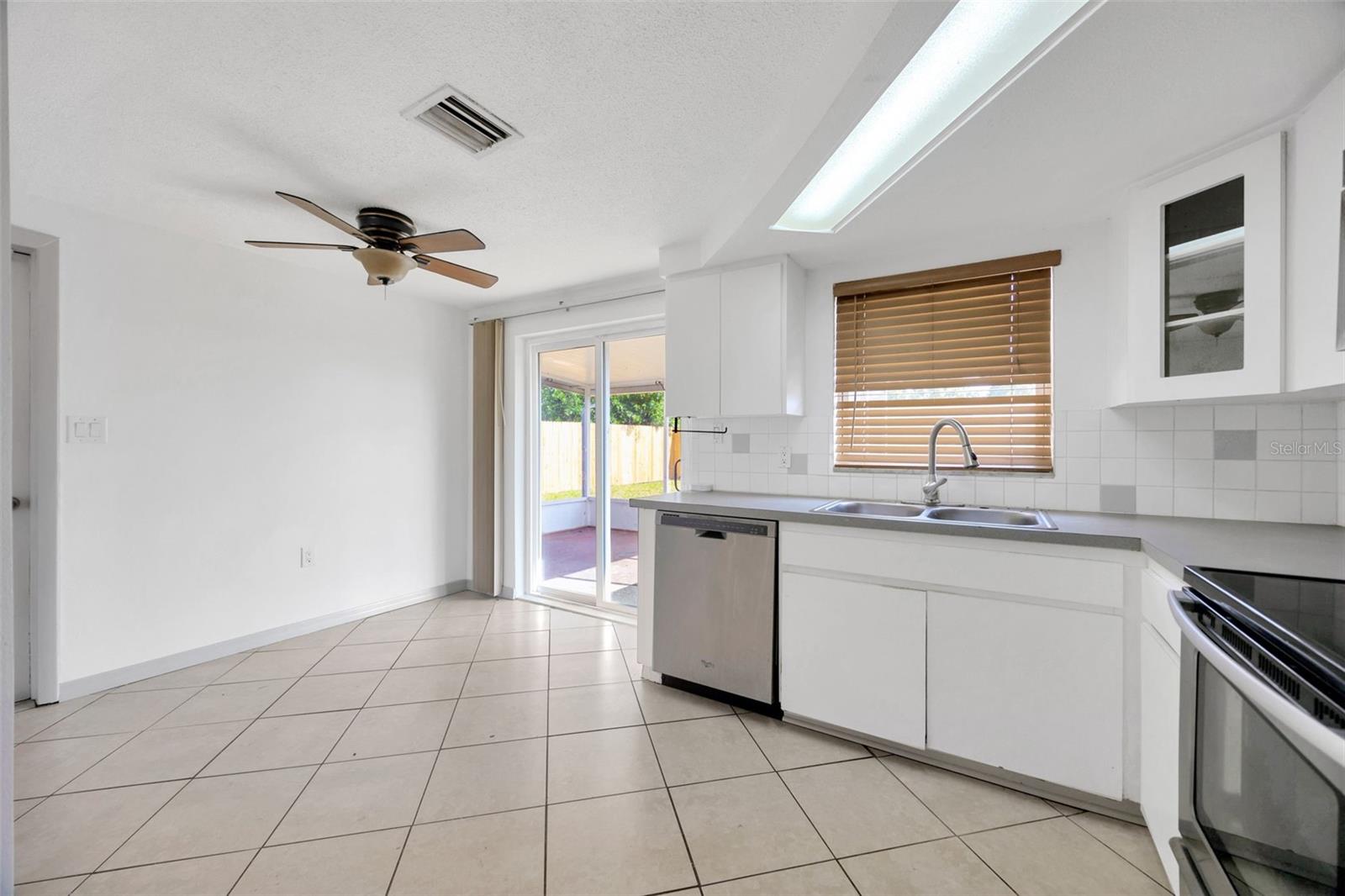 Listing photo id 4 for 3245 Salisbury Drive