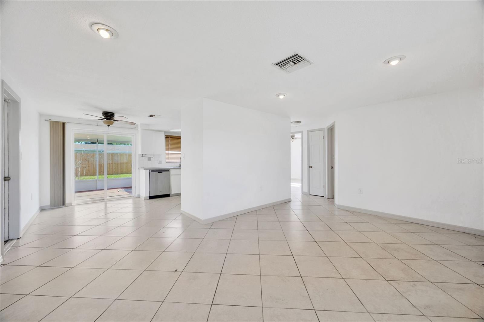 Listing photo id 7 for 3245 Salisbury Drive