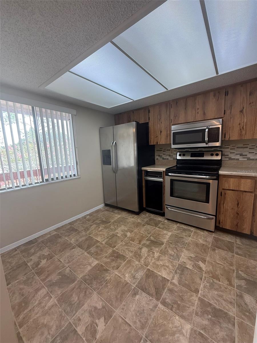 Image 2 of 16 For 106 Lakeside Drive