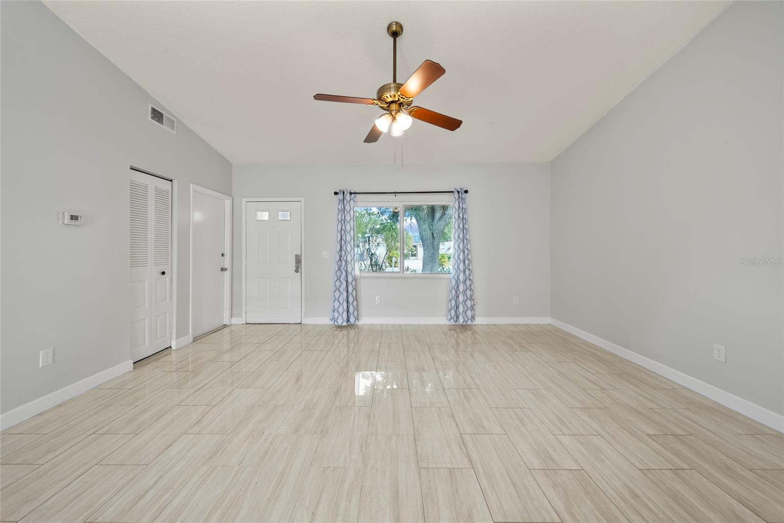Image 6 of 48 For 14013 Basin Street