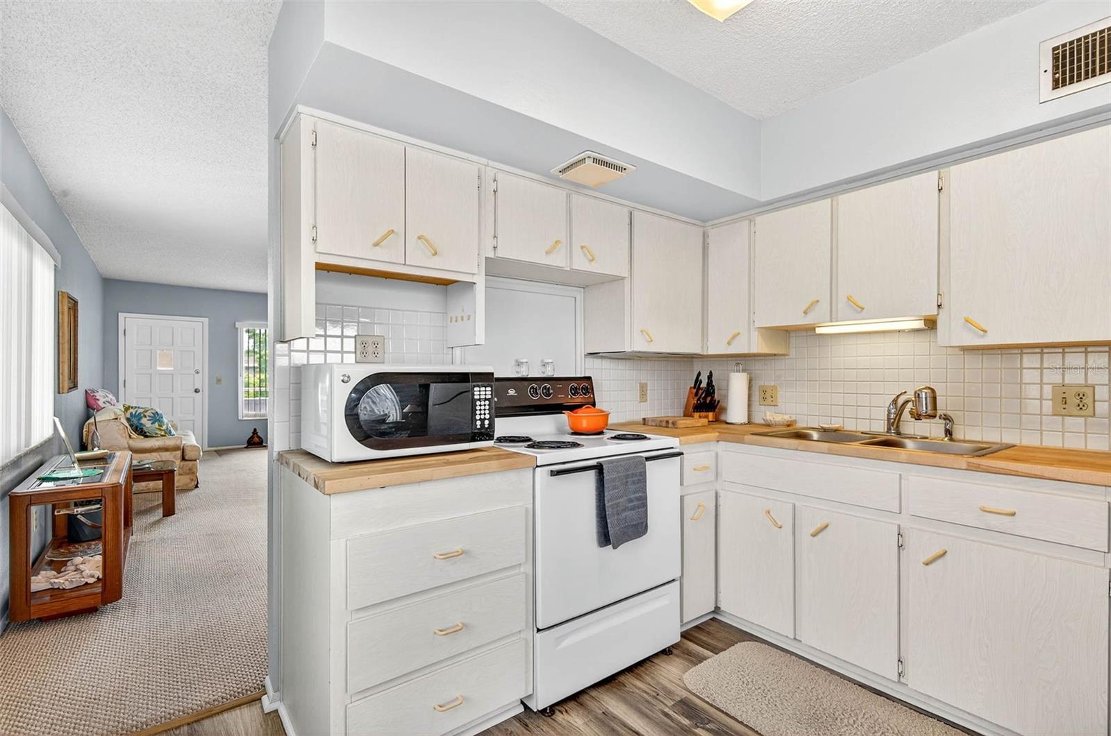 Listing photo id 11 for 2370 Jamaican Street 84
