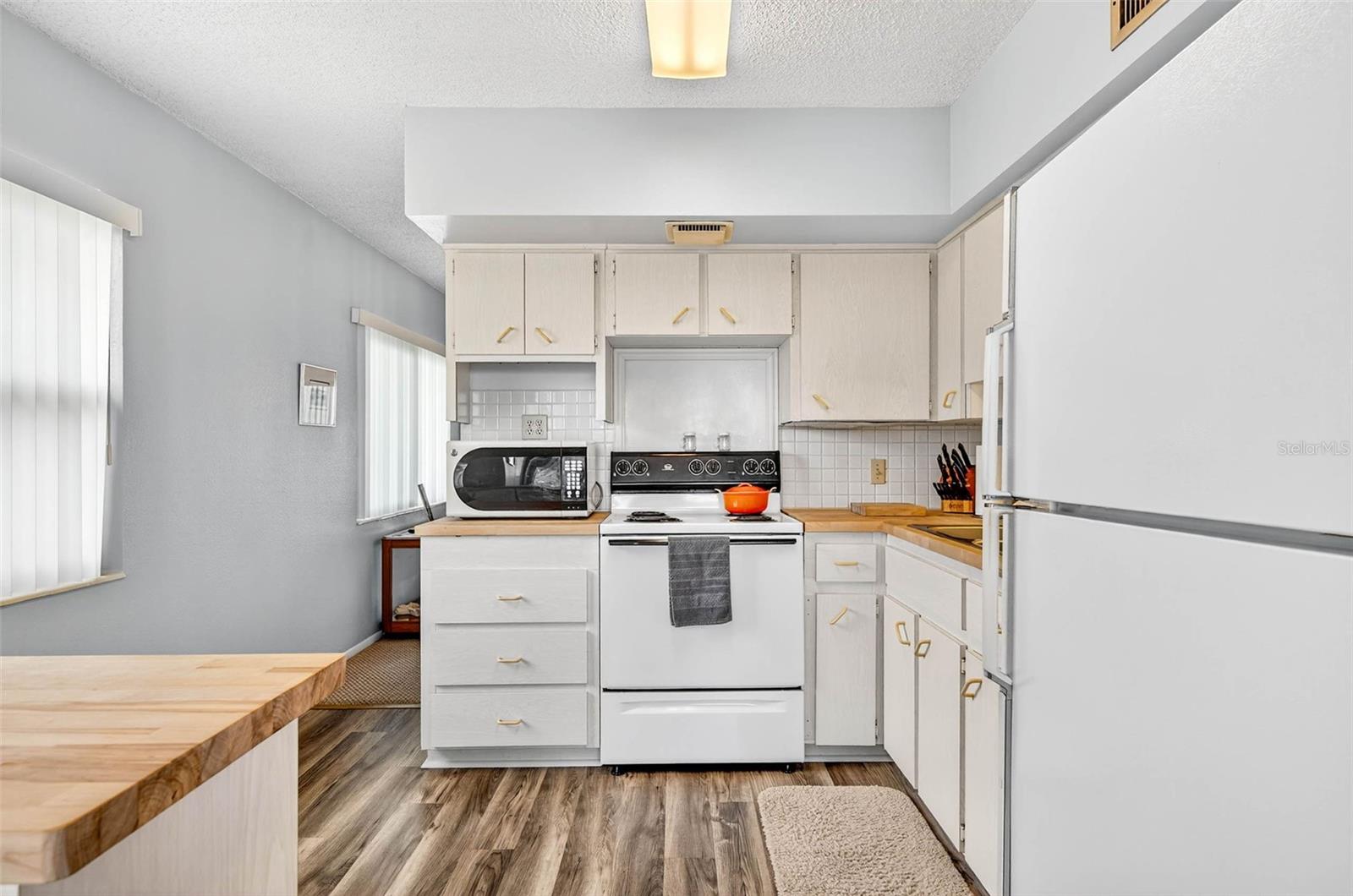 Listing photo id 12 for 2370 Jamaican Street 84