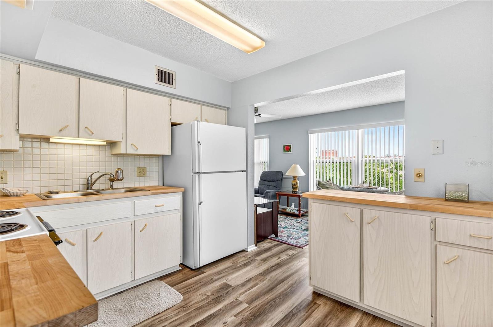 Listing photo id 14 for 2370 Jamaican Street 84