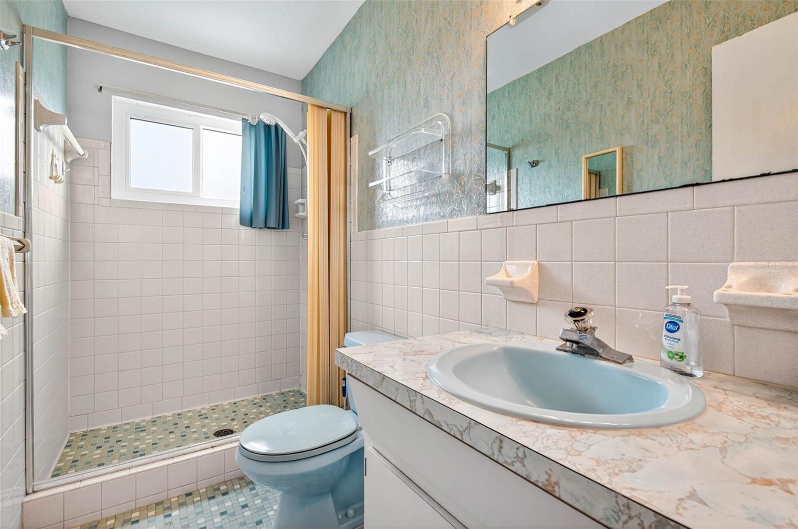 Listing photo id 20 for 2370 Jamaican Street 84