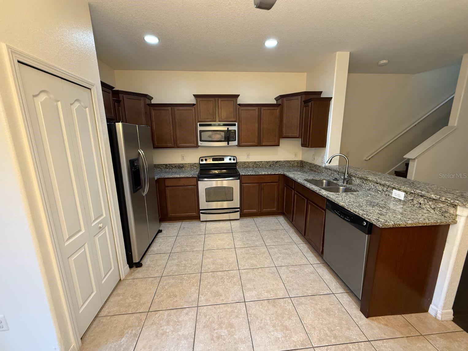 Image 4 of 18 For 2807 Lantern Hill Avenue