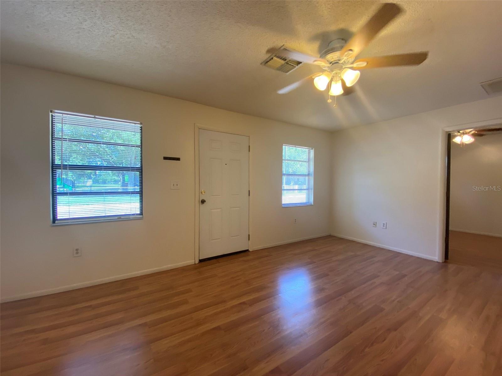 Image 4 of 14 For 301 Woodrow Avenue B