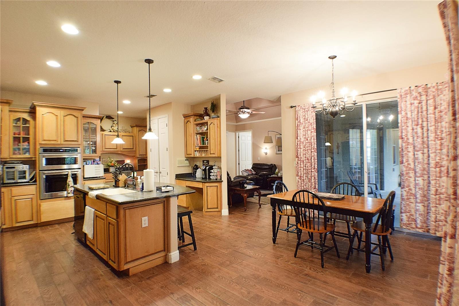 Listing photo id 10 for 32449 Laurel Court