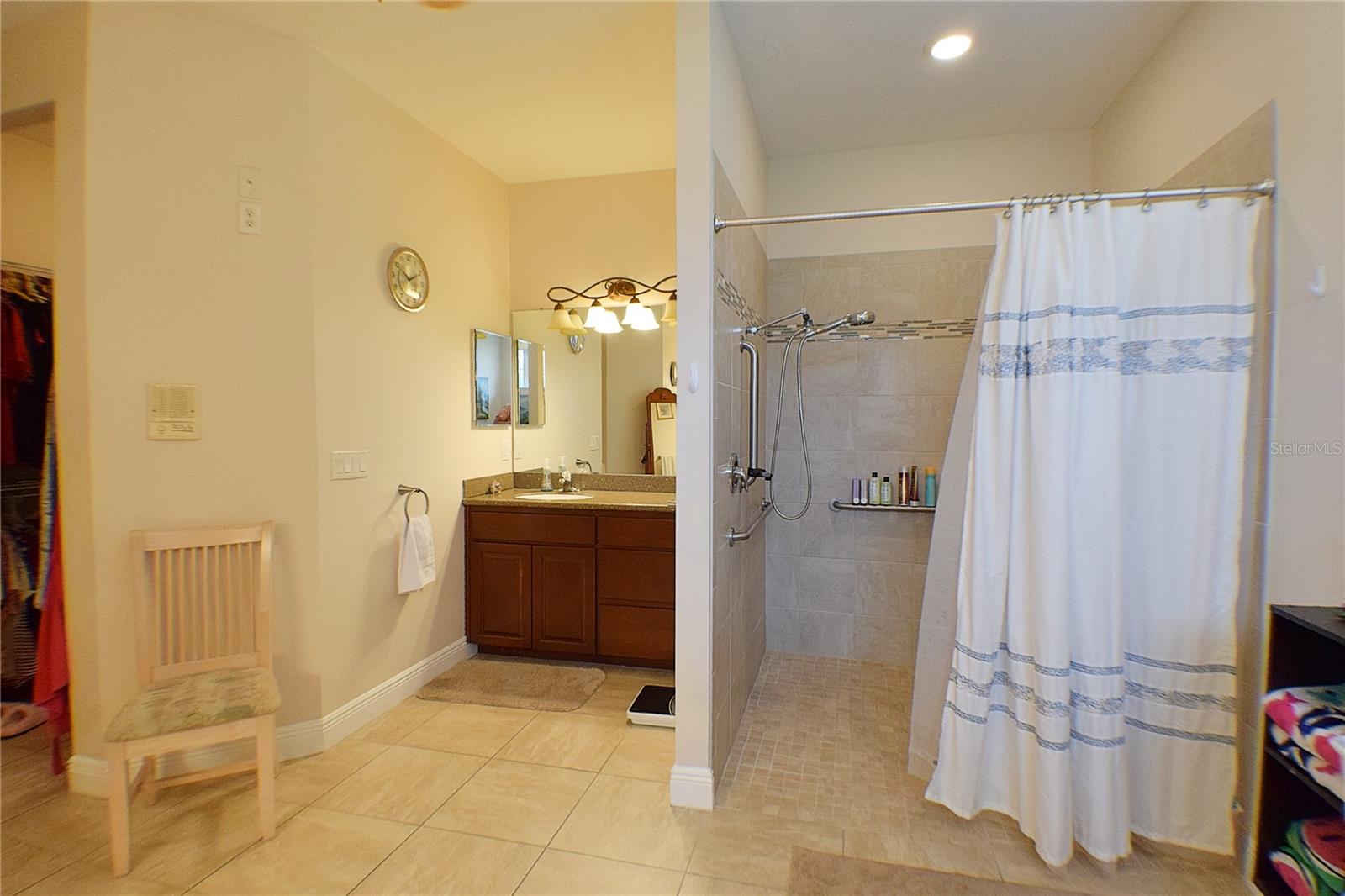 Listing photo id 15 for 32449 Laurel Court