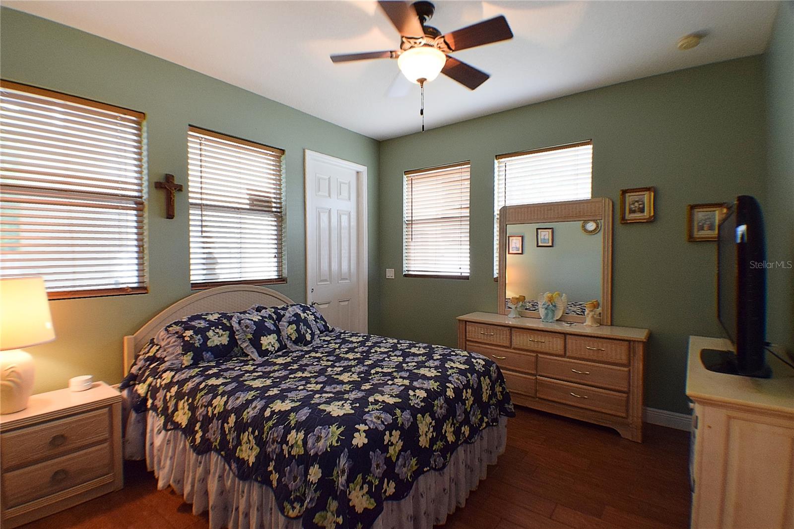 Listing photo id 18 for 32449 Laurel Court