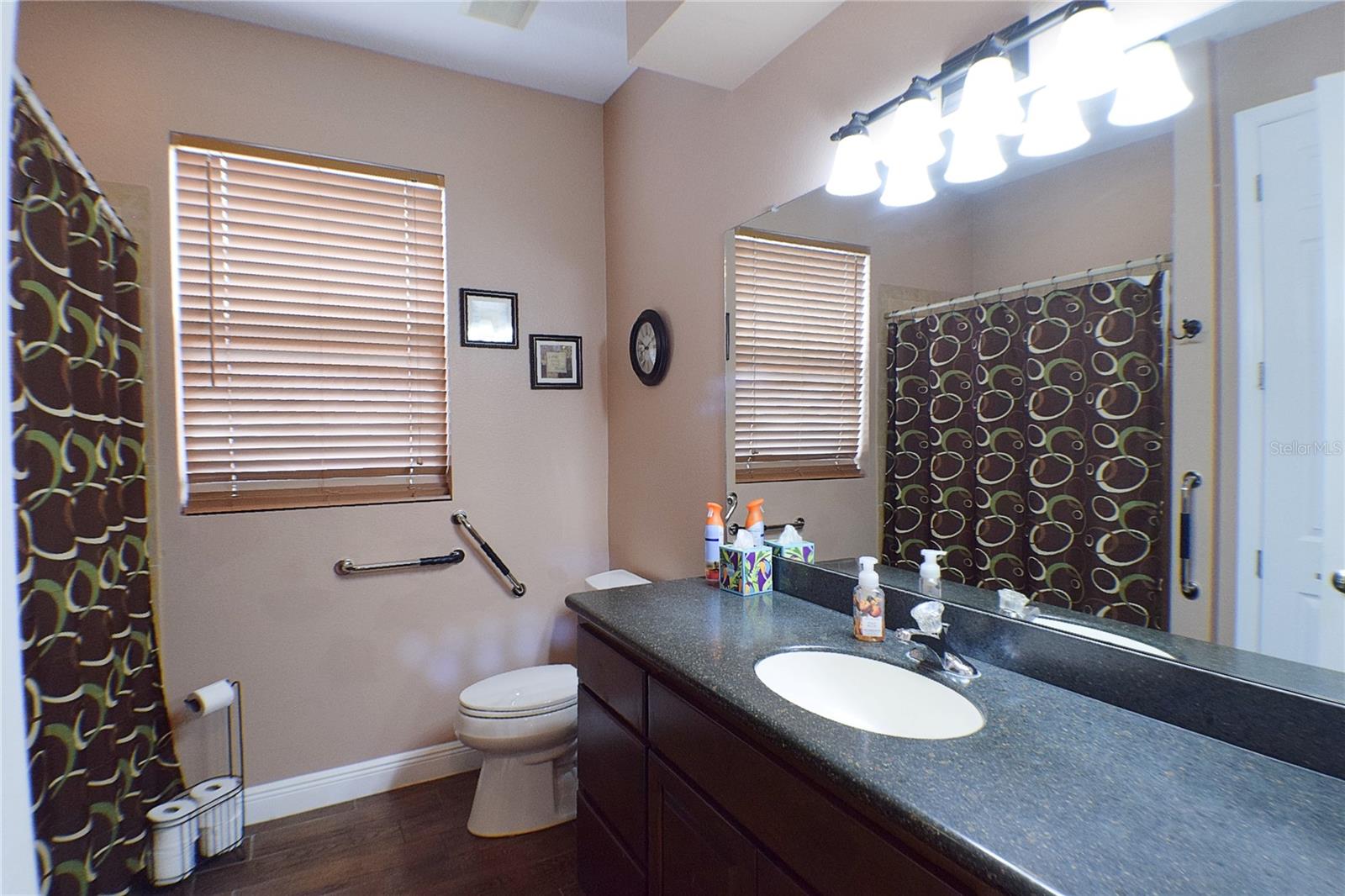Listing photo id 24 for 32449 Laurel Court