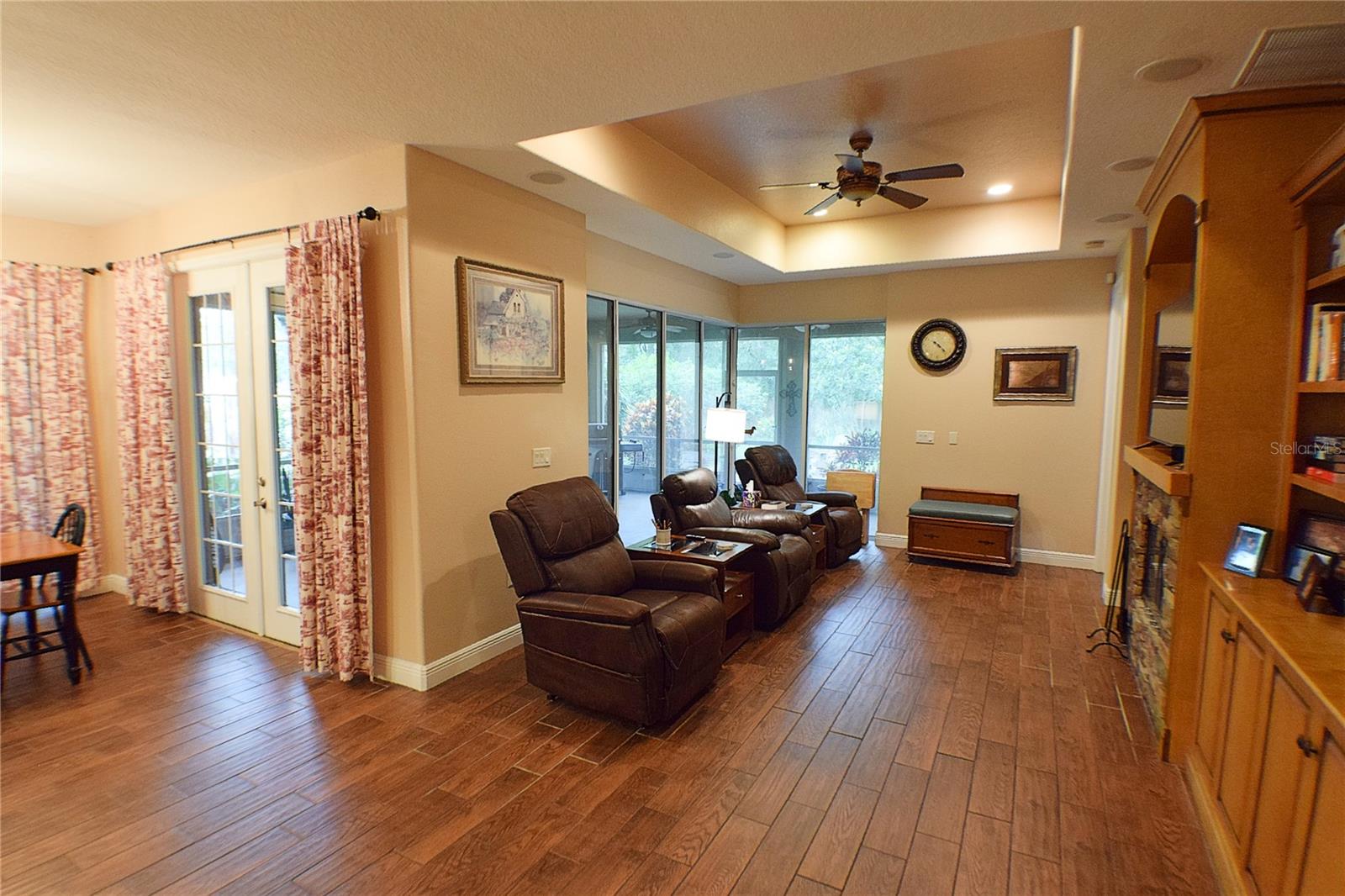 Listing photo id 27 for 32449 Laurel Court