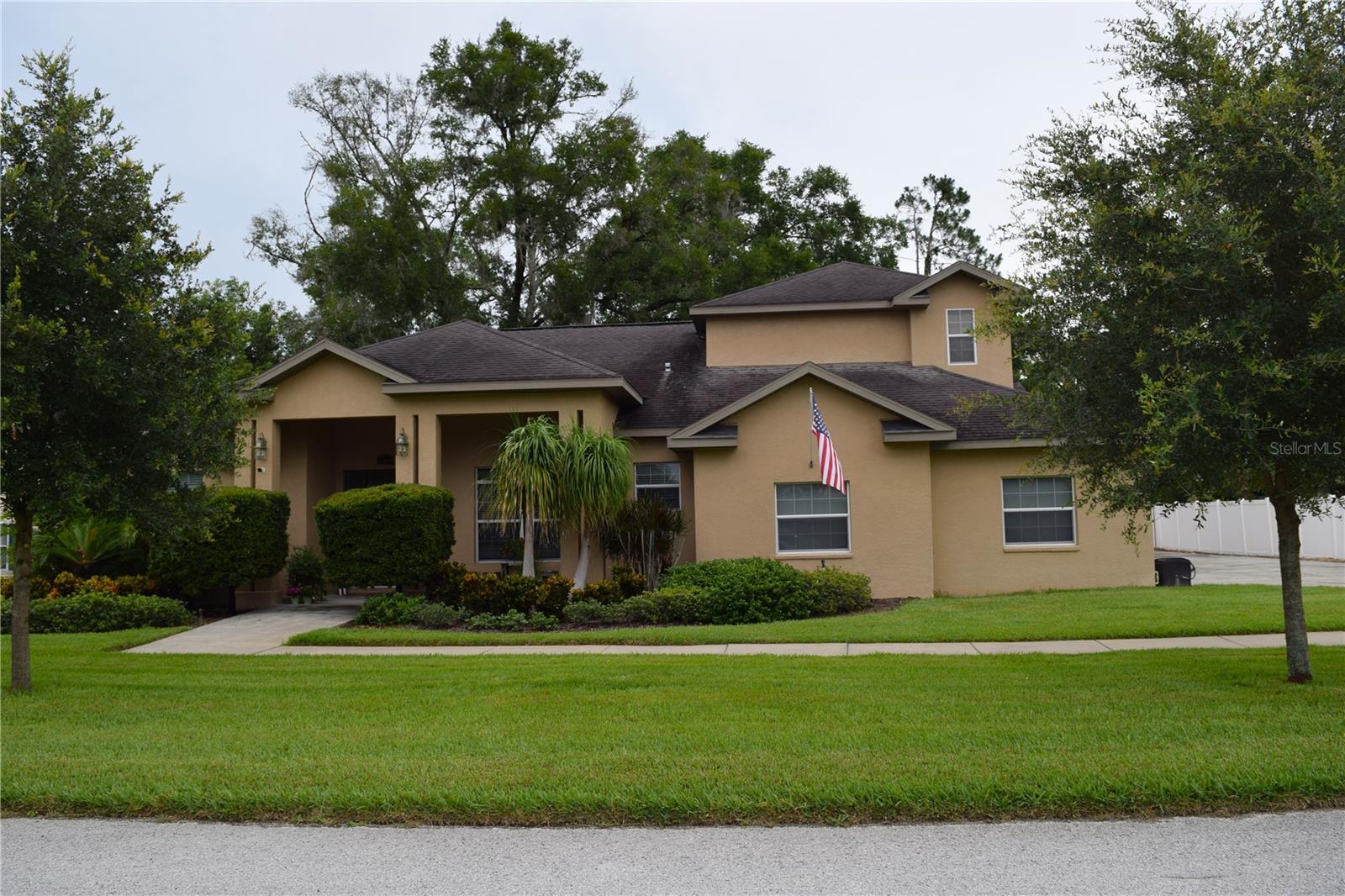 Listing photo id 41 for 32449 Laurel Court