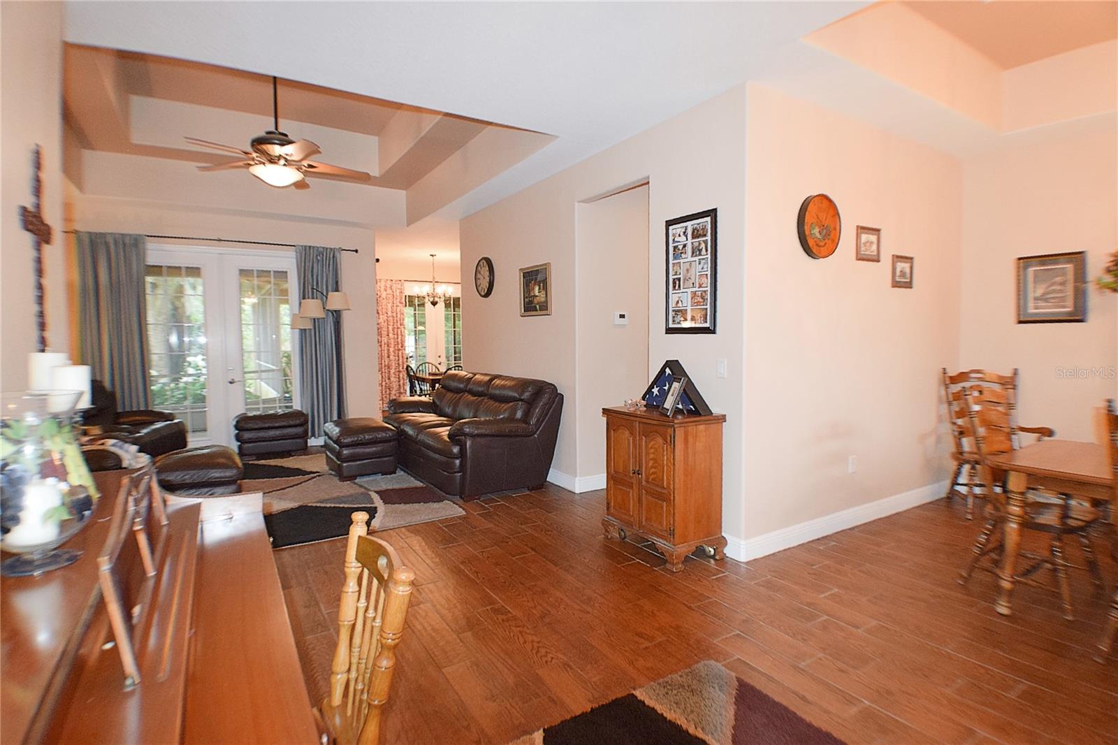 Listing photo id 3 for 32449 Laurel Court