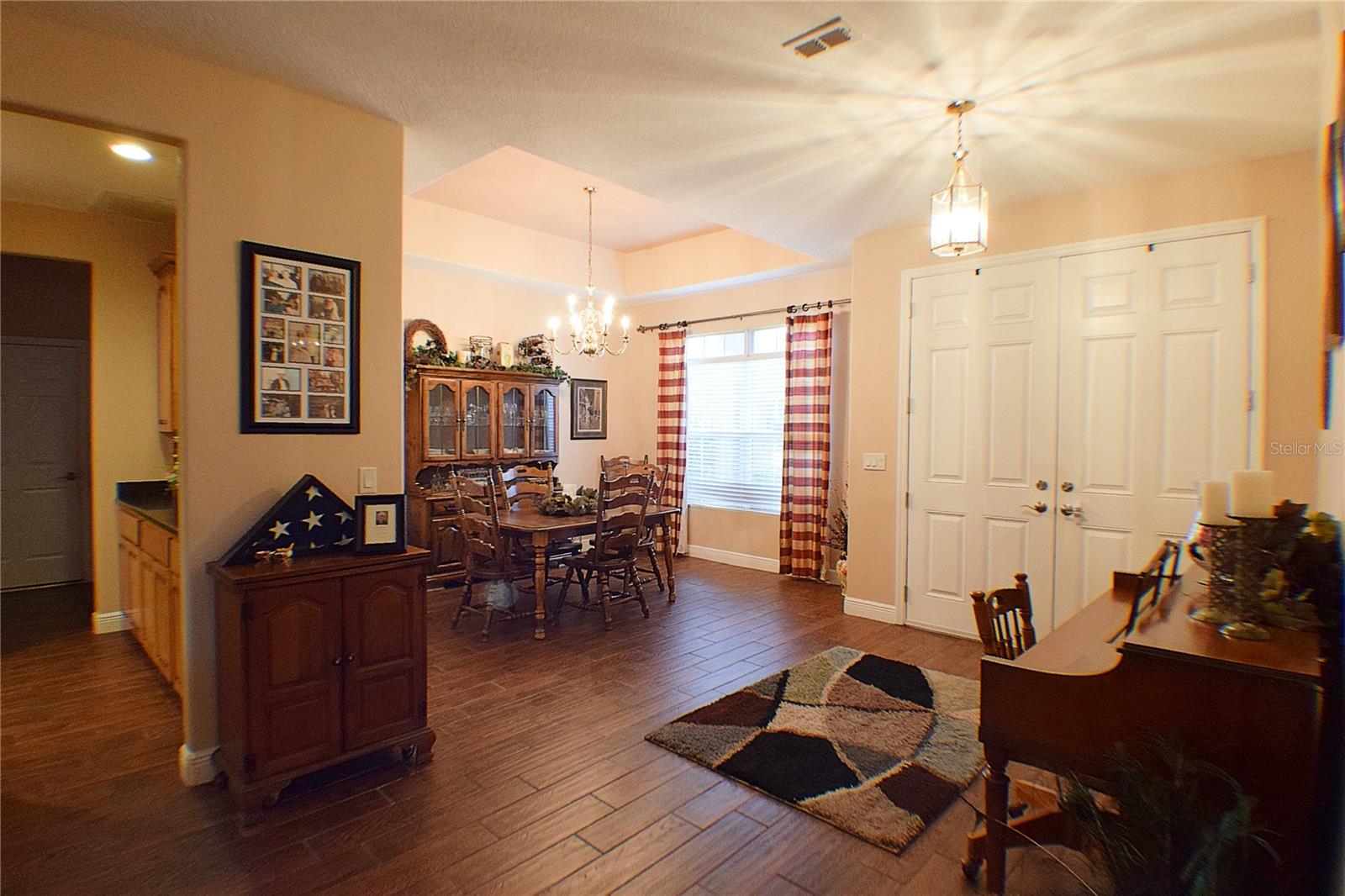 Listing photo id 4 for 32449 Laurel Court