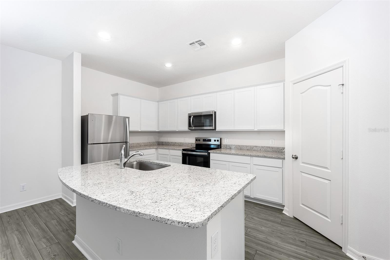 Image 4 of 20 For 3719 Bergamot Street