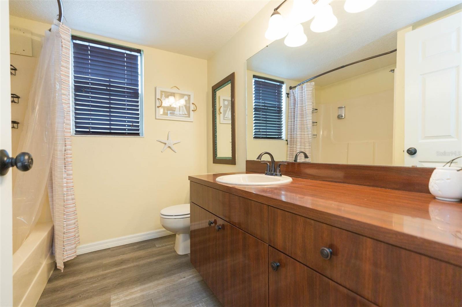 Image 21 of 50 For 4210 Roland Street