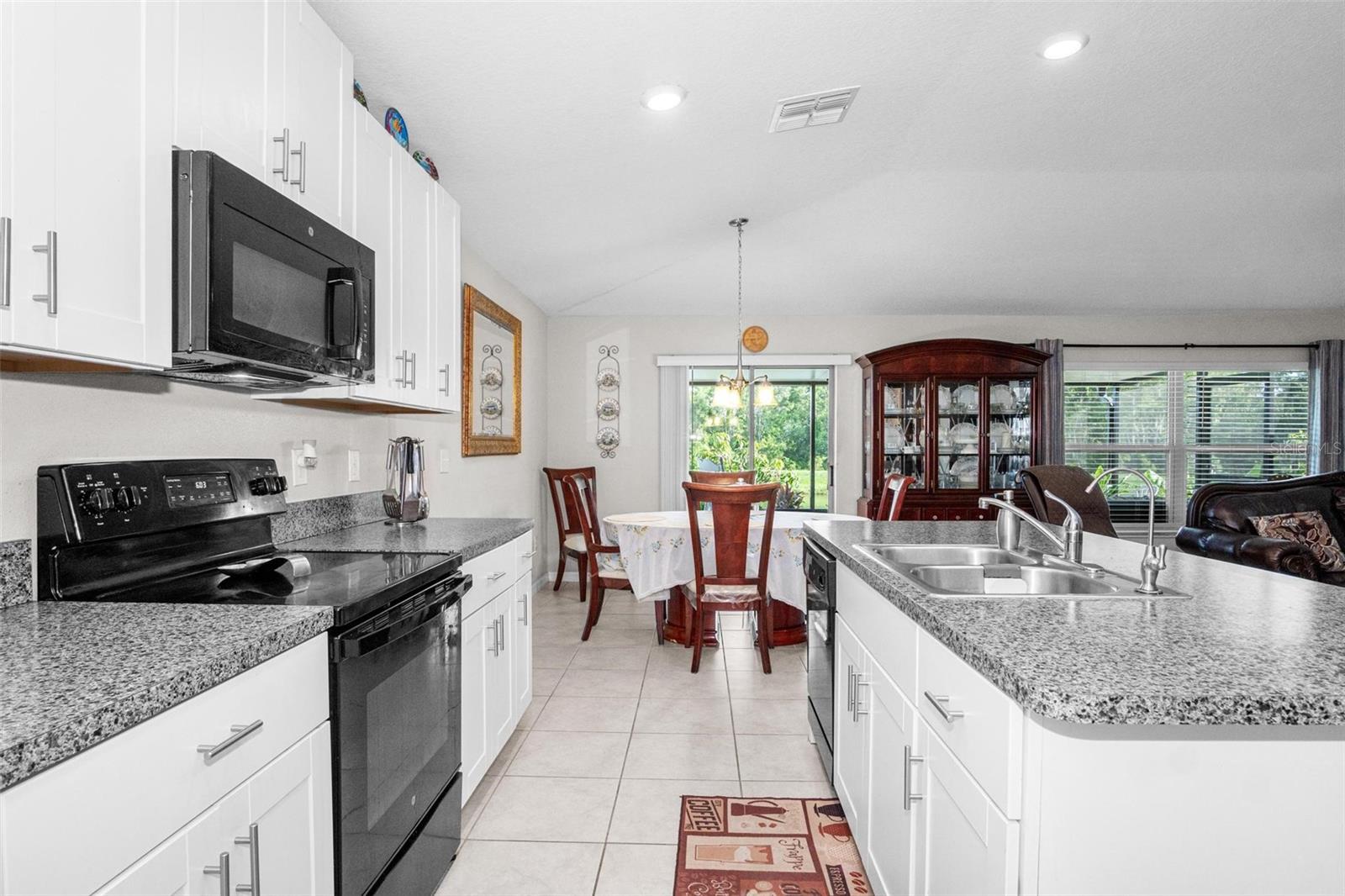 Listing photo id 7 for 11303 Misty Moss Drive