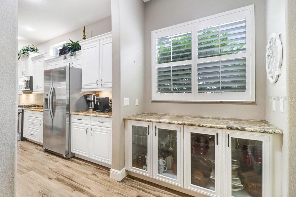 Listing photo id 10 for 10408 Edgefield Place
