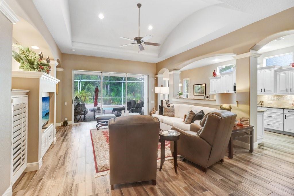 Listing photo id 14 for 10408 Edgefield Place